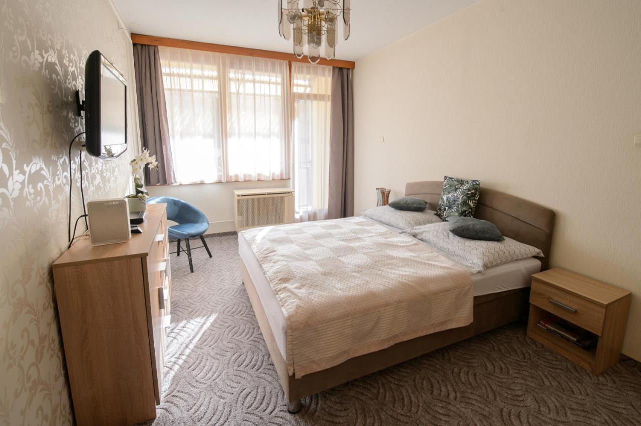 Lujzi Apartman Eger Exterior photo