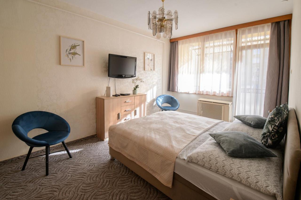 Lujzi Apartman Eger Exterior photo